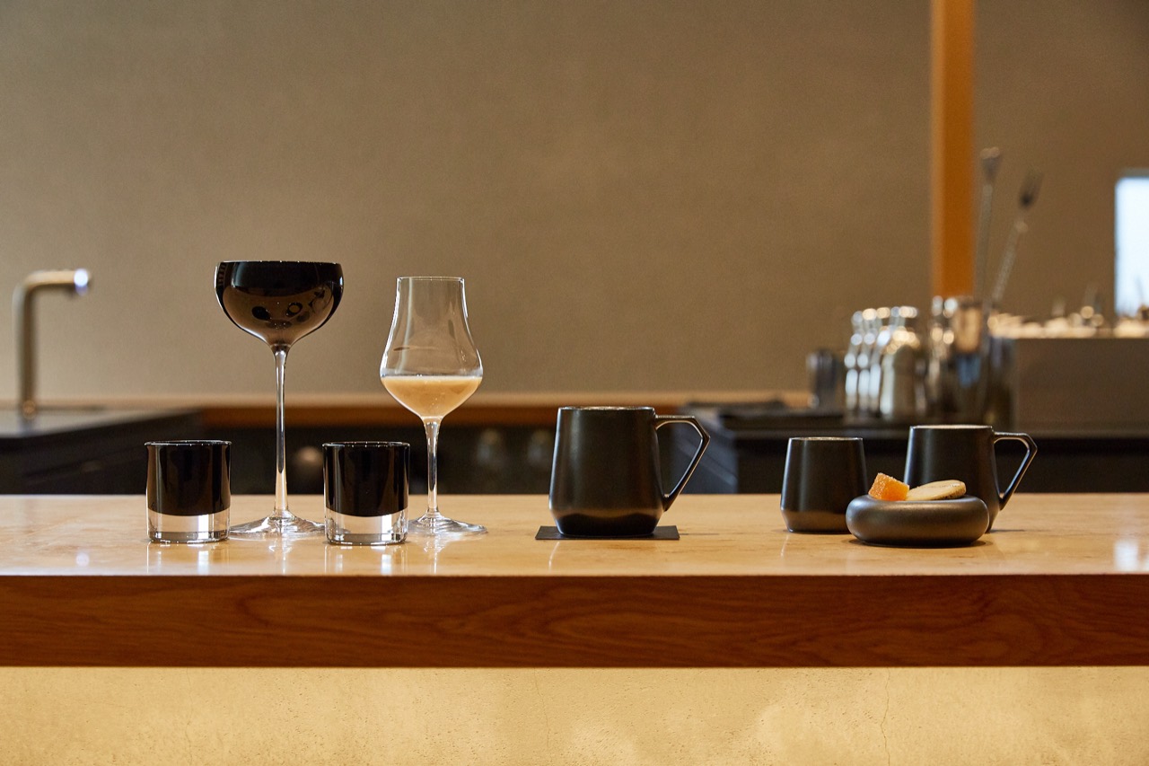 A pairing with every cup · Koffee Kashi, the small sweet matched to each cup. It composes coffee like kaiseki so that what sells is not one cup but one course. The pairing is the alibi for the price. ⓒ KOFFEE MAMEYA