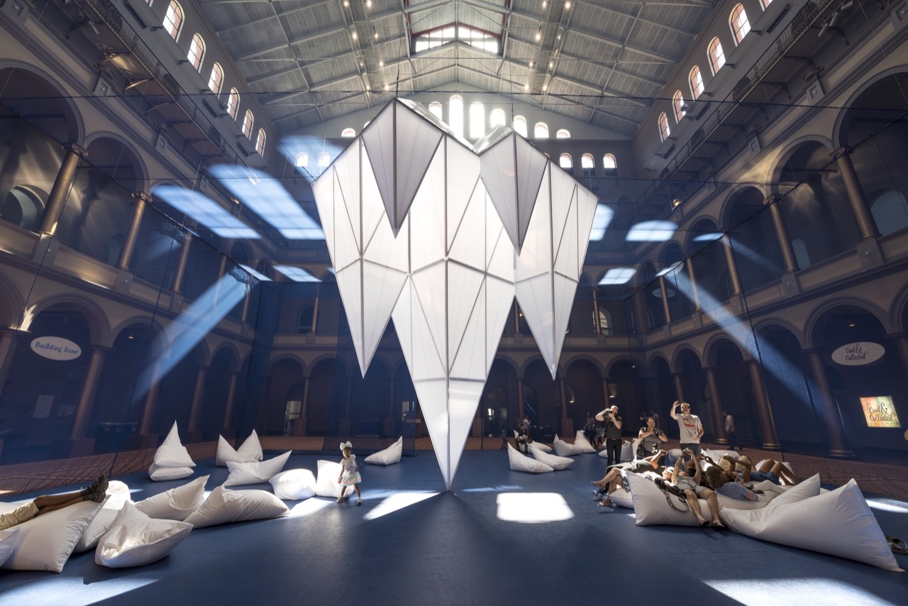 Summer Block Party 2016『Iceberg』(James Corner)。最高56フィートの「氷山」 (ⓒArchDaily·Tim Schenck)