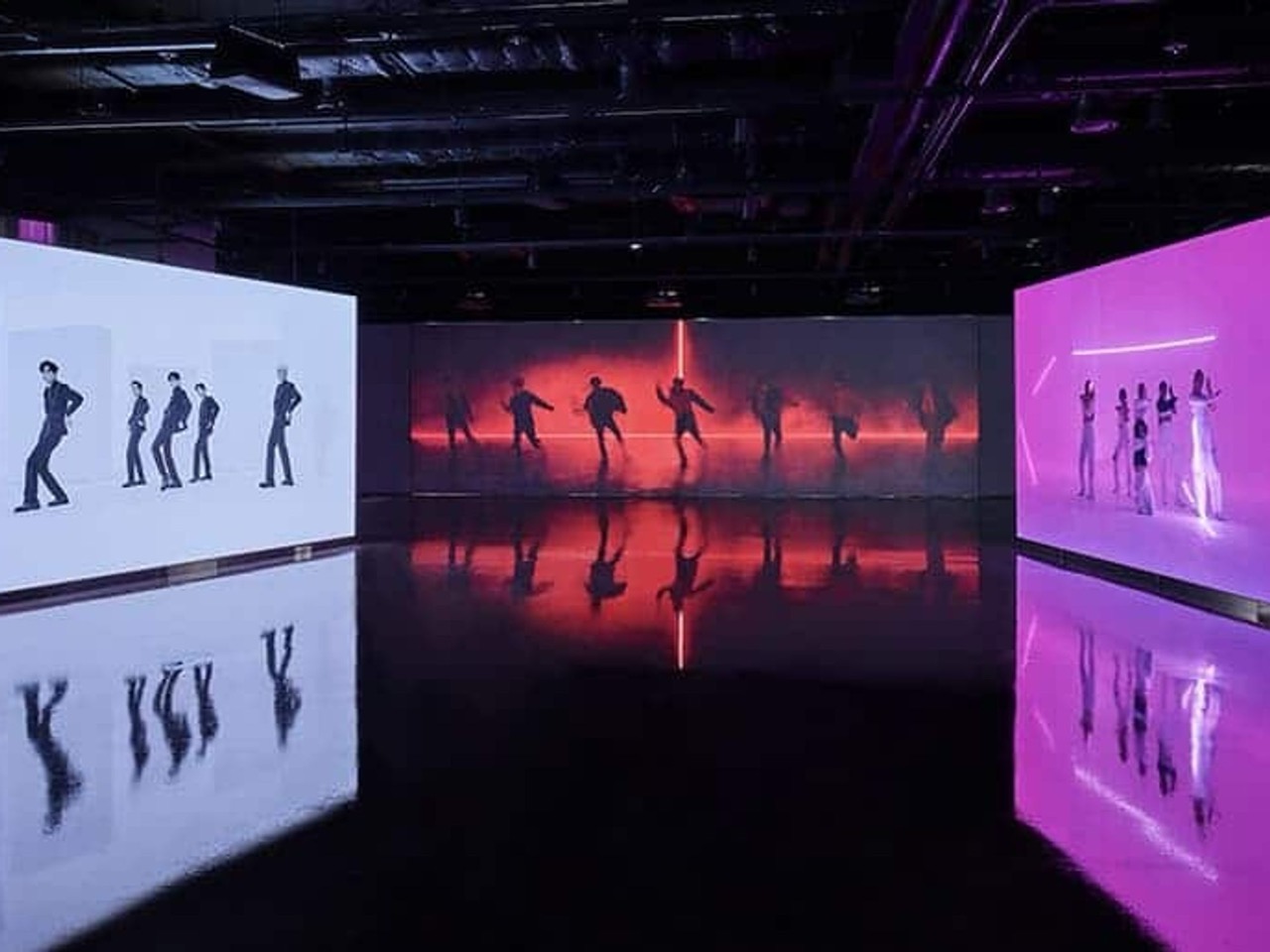 自社ビル地下4,700平方メートル · HYBE INSIGHTの展示室。2021年5月、ソウル龍山の社屋地下に開館した。ⓒblooloop