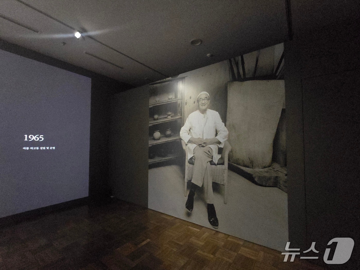 유화 120여 점 · 8월 5일 언론공개회의 전시실. 1930년대 습작부터 2000년대 도리화까지 한자리에 걸렸다. ⓒ뉴스1