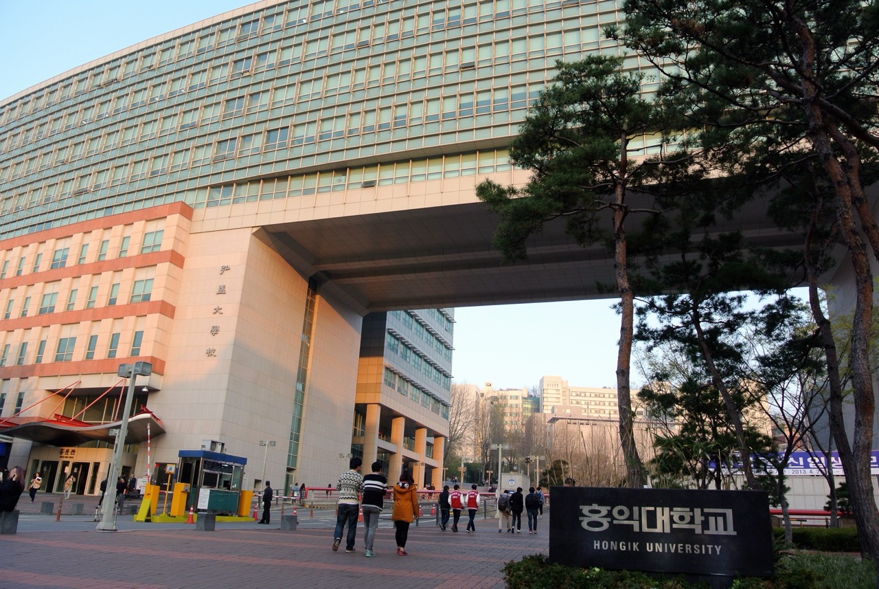 교수 19년, 총장 2년 · 1967년부터 1986년까지 홍익대에 있었다. 미술대학장과 총장을 거쳤다. ⓒWikimedia Commons