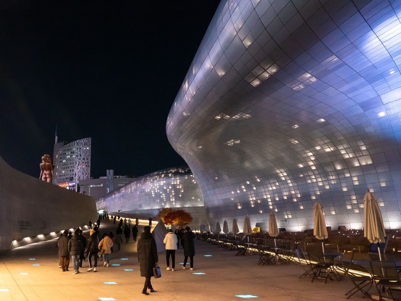 지난해 서울, 작품 170여 점 · 2025년 첫 아시아 전시 「Illuminated: A Spotlight on Korean Design」. 갤러리 16곳과 디자이너 71명이 참여했다. ⓒDesign Miami