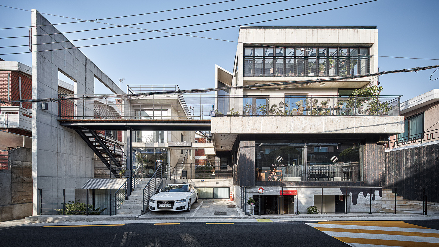 미술관이 들어서는 동네 · 연희동. 대로변 상권이 아니라 주택과 작은 가게가 섞인 골목이 이 동네의 뼈대다. ⓒVMSPACE