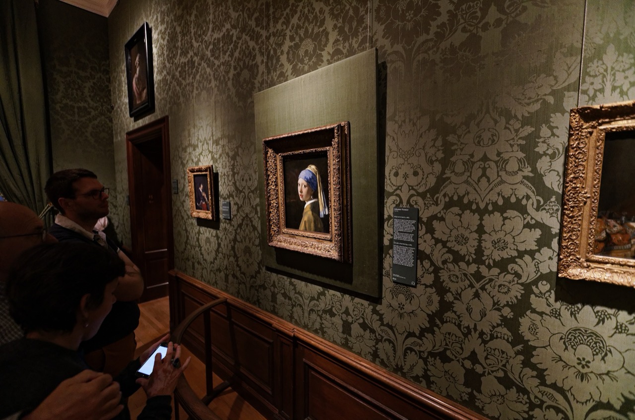 Where it normally hangs · Girl with a Pearl Earring in Room 15 of the Mauritshuis, The Hague. The picture usually on this wall is now in Osaka. ⓒTxllxt TxllxT, CC BY-SA 4.0, Wikimedia Commons