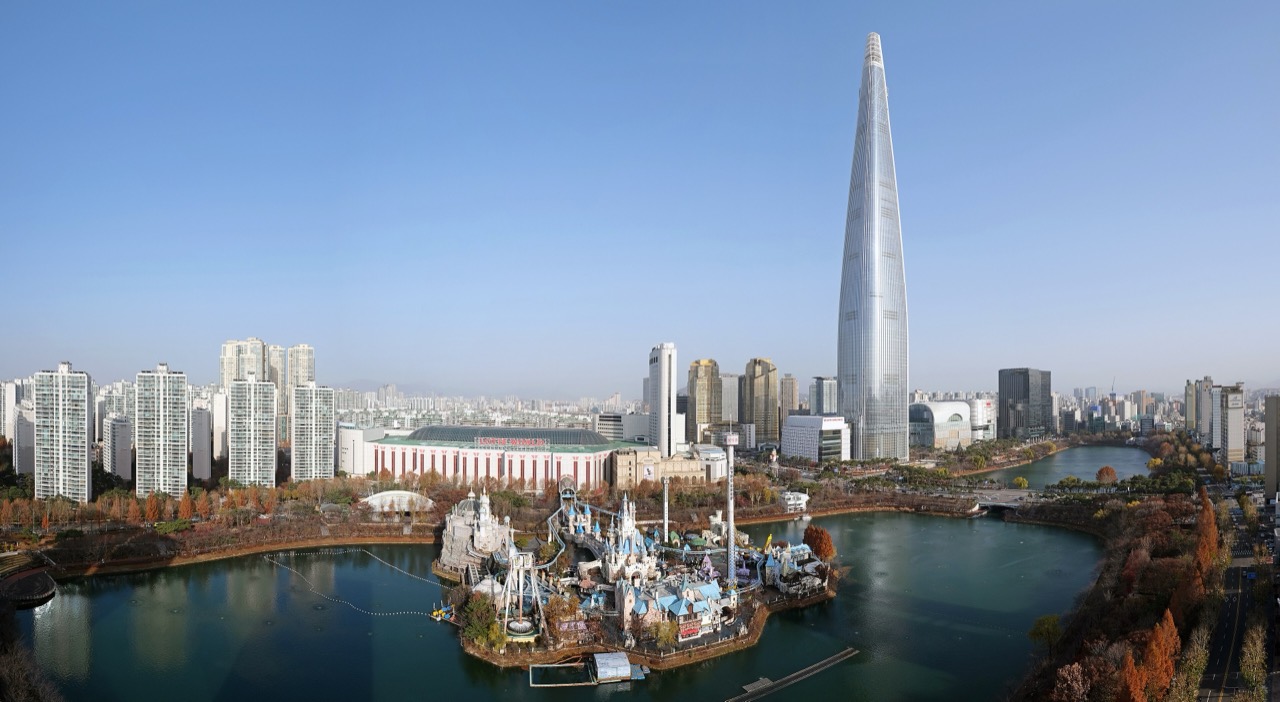 두 번째 무대 · 잠실 롯데월드타워와 그 아래 저층부. 이번 회차의 잠실 프로그램이 이 일대에서 돈다. ⓒkallerna, CC BY-SA 4.0
