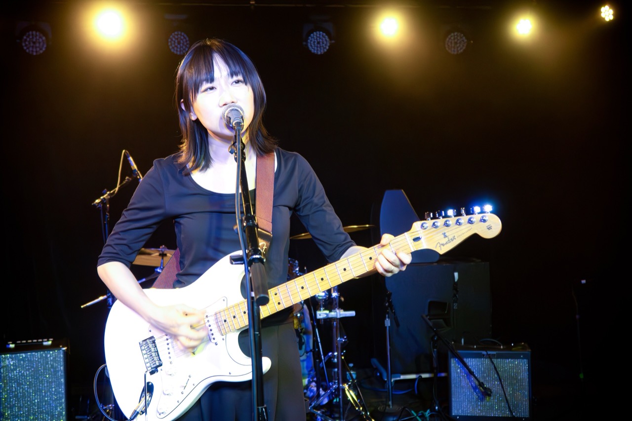 その先の舞台 · Say Sue Meの米シアトル公演。国内のショーケースを経た組が向かう先がこちら。ⓒDavid Lee, CC BY 2.0