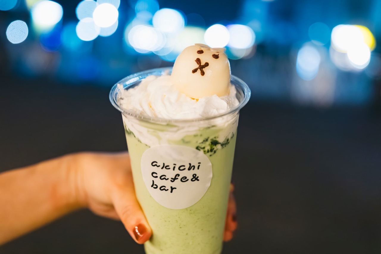 空き地カフェの限定ドリンク · 空き地の隣のakichi cafe & barが昨年の会期中に出したコラボドリンク。ⓒムーンアートナイト下北沢