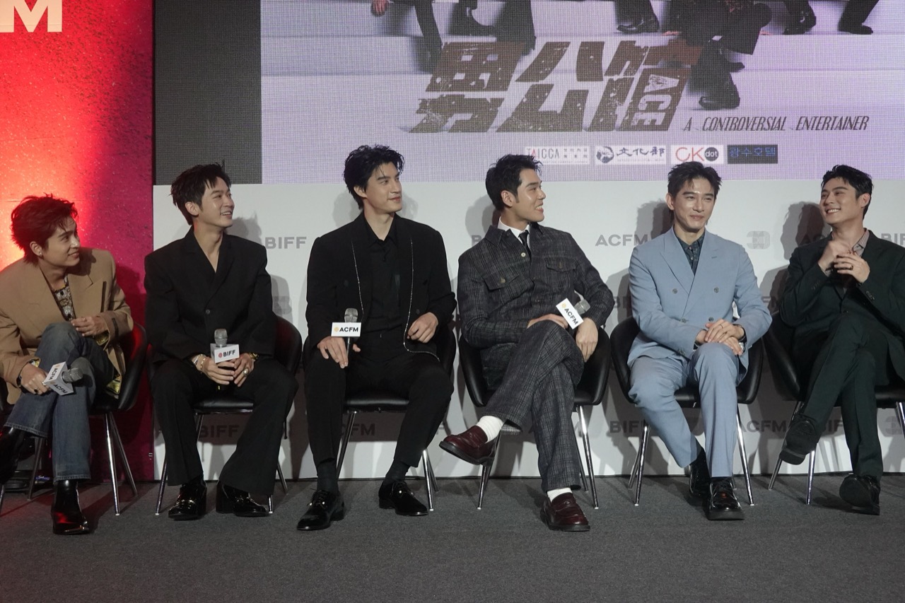 The market stage · At ACFM 2025, the cast of the Taiwanese series A Controversial Entertainer presented their work. ⓒJennifer 8. Lee · CC BY-SA 4.0