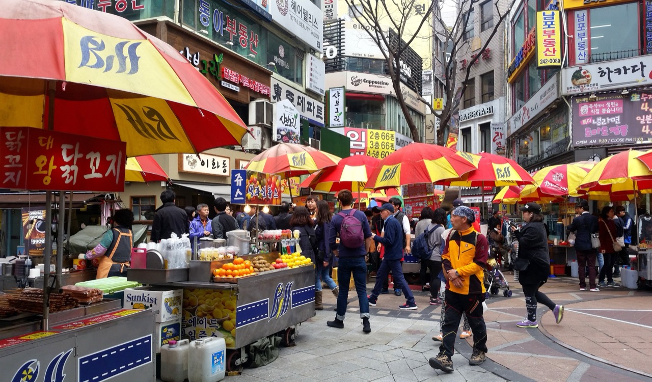 A name left on the parasols · Every street-stall parasol at BIFF Square carries the festival's name. ⓒcezzie901 · CC BY 2.0