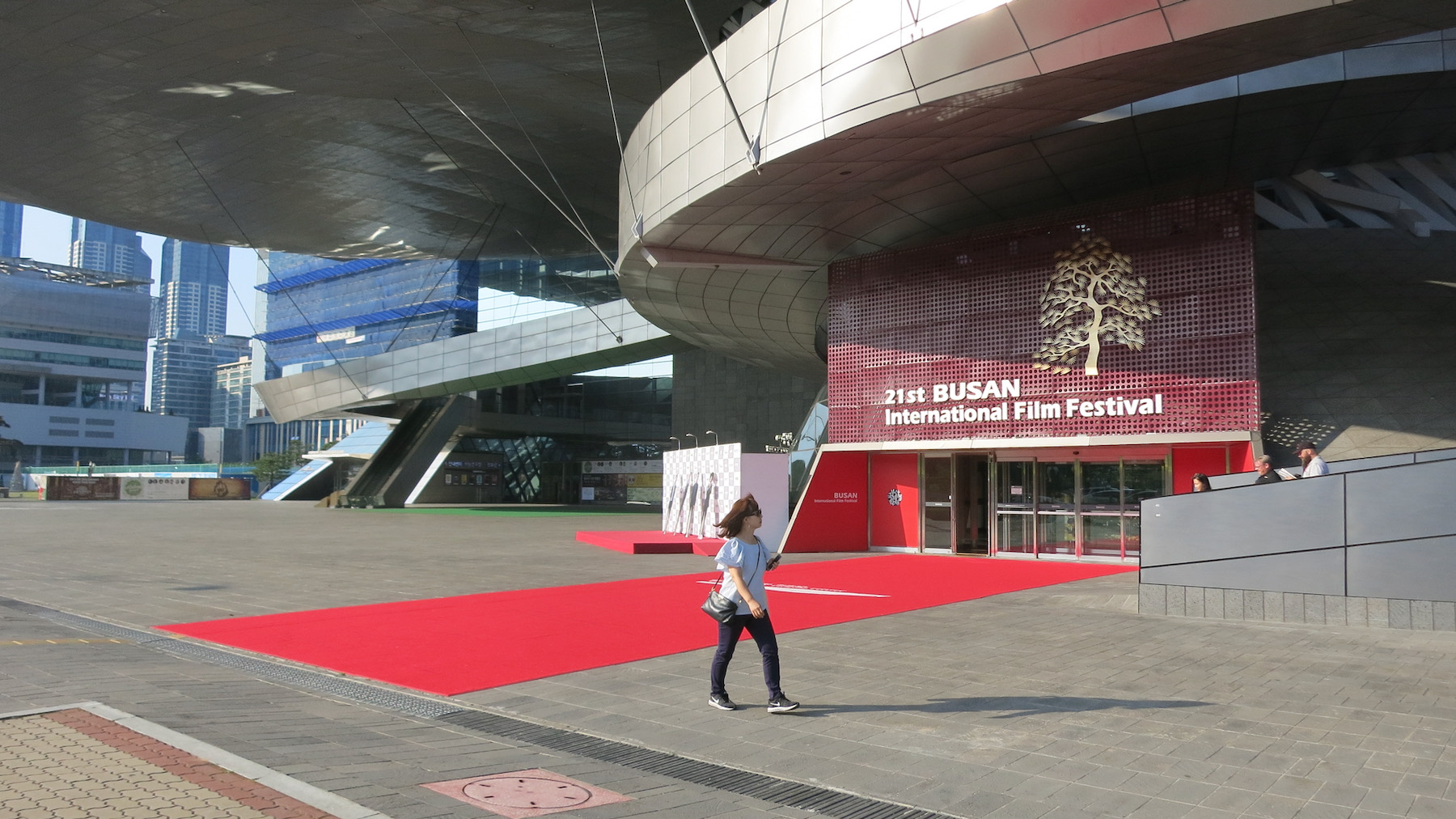 A carpet laid out to the plaza · The entrance to the Busan Cinema Center during the 21st edition in 2016. ⓒ399scout · CC BY-SA 4.0