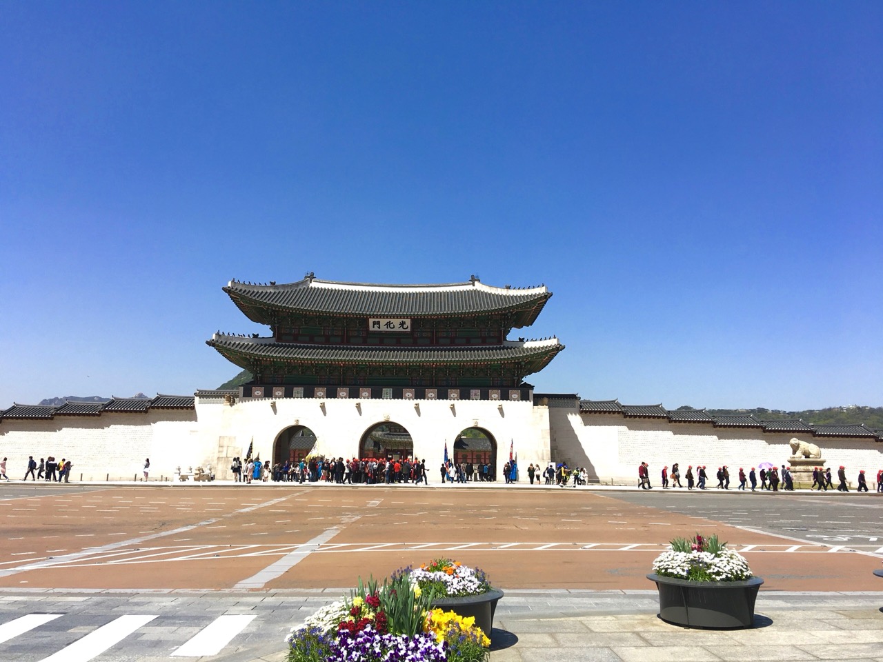 엽서와 자석에 가장 많이 들어간 풍경 · 광화문과 경복궁. 매장에서는 방금 다녀온 장소가 팔린다. ⓒHschrijver · CC BY-SA 4.0