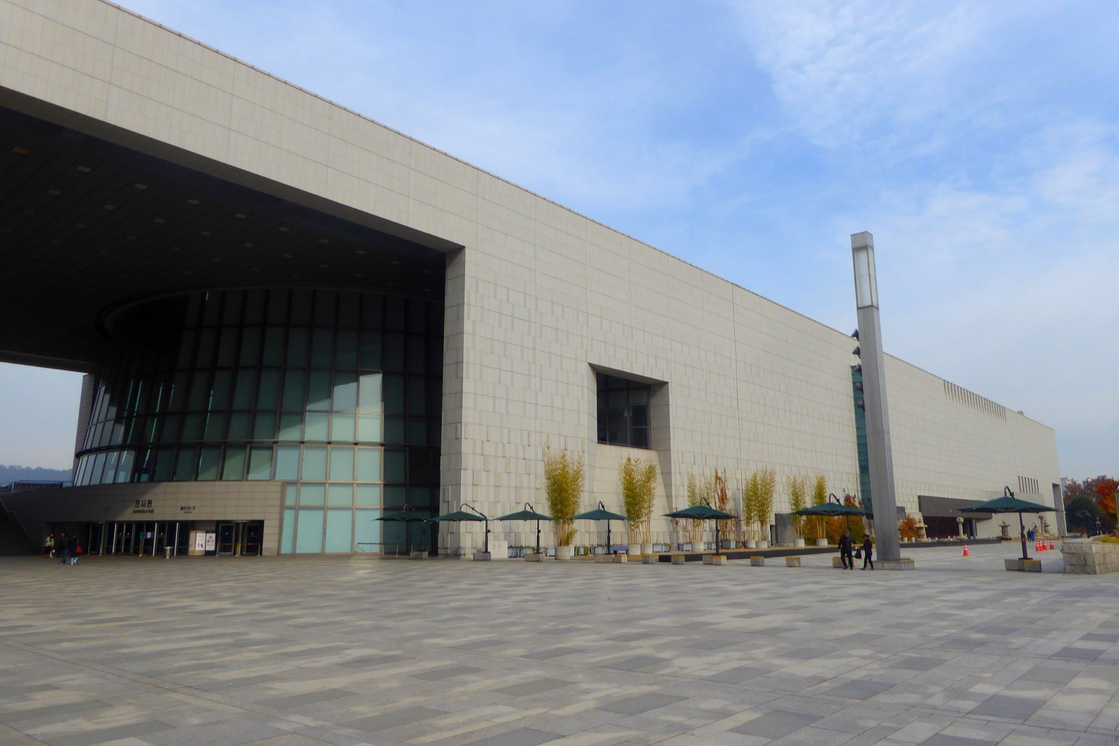 龍山の国立中央博物館 · 常設展示館は2008年から無料。チケットは特別展でしか売らない。ⓒEthan Doyle White · CC BY-SA 4.0
