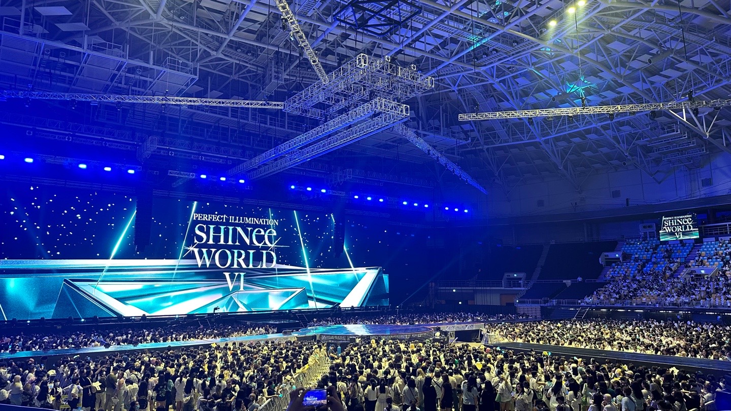 KSPO DOME · 다른 가수의 단독 공연 때 찍힌 KSPO DOME. 이 돔이 축제 기간에는 실내 무대 하나가 된다. ⓒMoonhayun · CC BY-SA 4.0