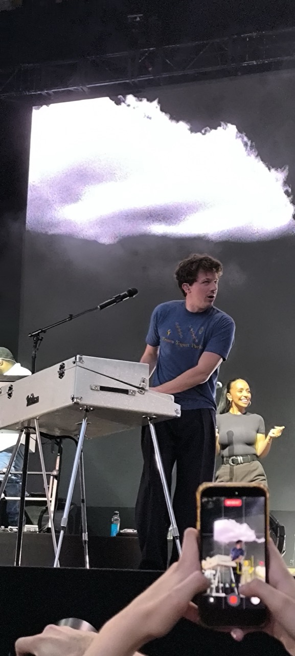 Charlie Puth · バルセロナのPoble Espanyolでの公演。10月11日に同じ競技場に立つ。ⓒBrunnaiz · CC BY-SA 4.0
