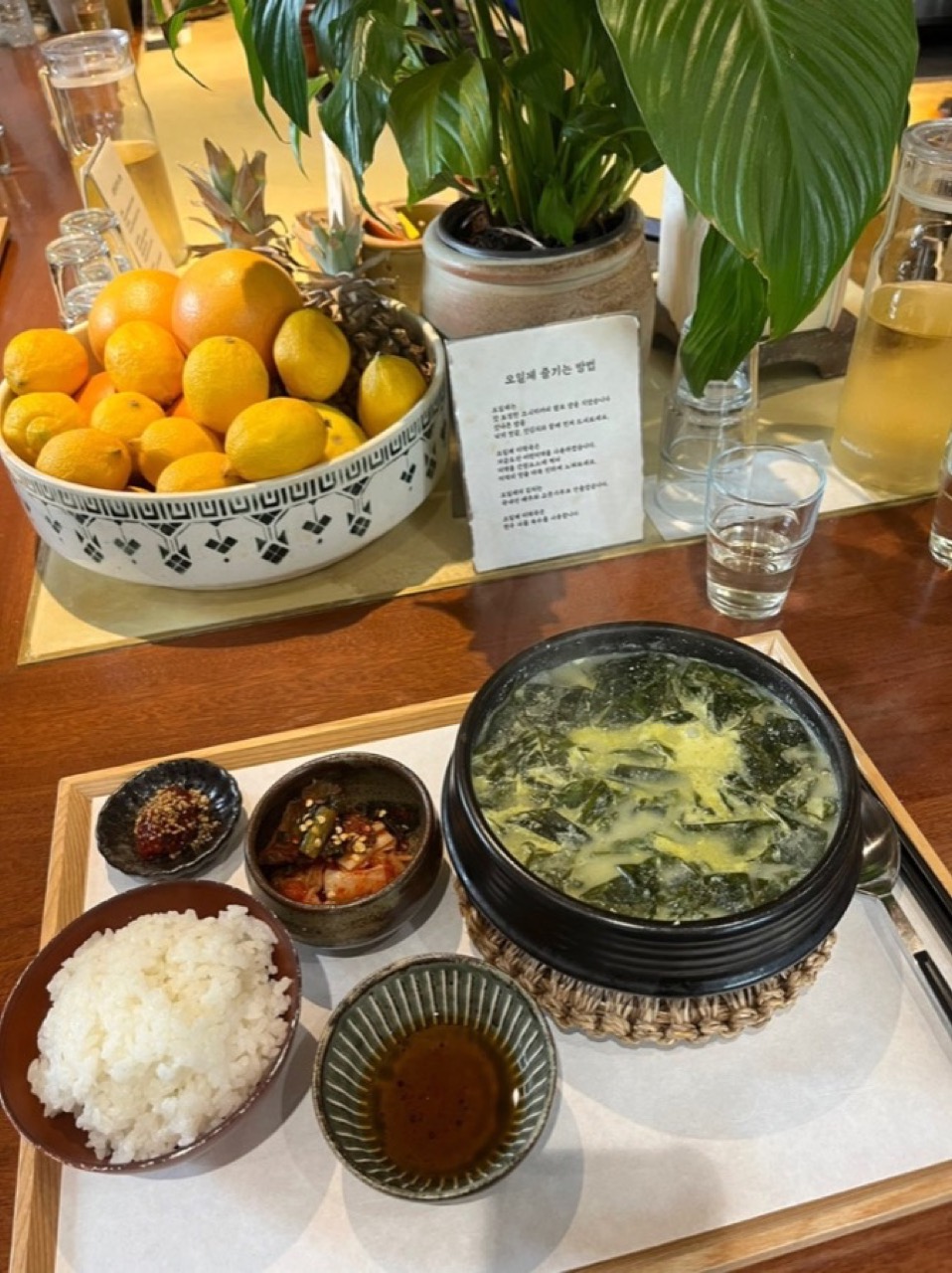 다섯 시간짜리 영업 · 월요일부터 금요일 10시부터 15시, 라스트오더는 13시 30분이다. 토·일 휴무는 이 모델의 부작용이 아니라 설계 조건이었다고 셰프는 밝혔다. ⓒ네이버 블로그 이용자