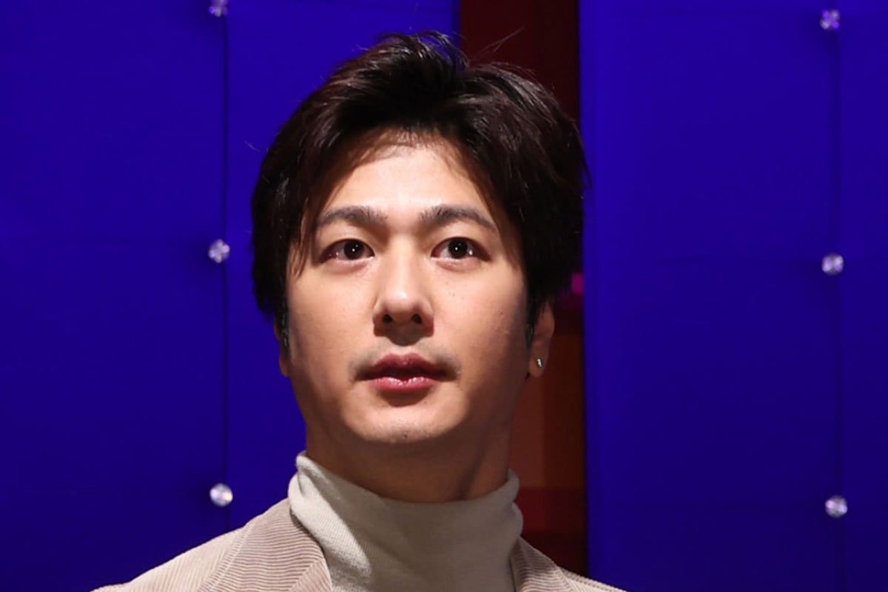 물건에서 자리로 · 2012년 올리브오일, 2019년 유튜브, 2026년 객석. 파는 물건이 아니라 파는 자리가 바뀌었다. ⓒ東スポWEB