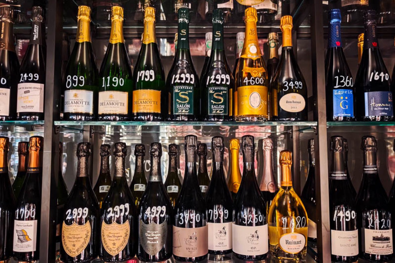 899부터 12,999까지 · 병에 직접 값을 적어 냉장고에 세웠다. 맨 위 줄 오른쪽이 Salon. ⓒNOMFLUENCE