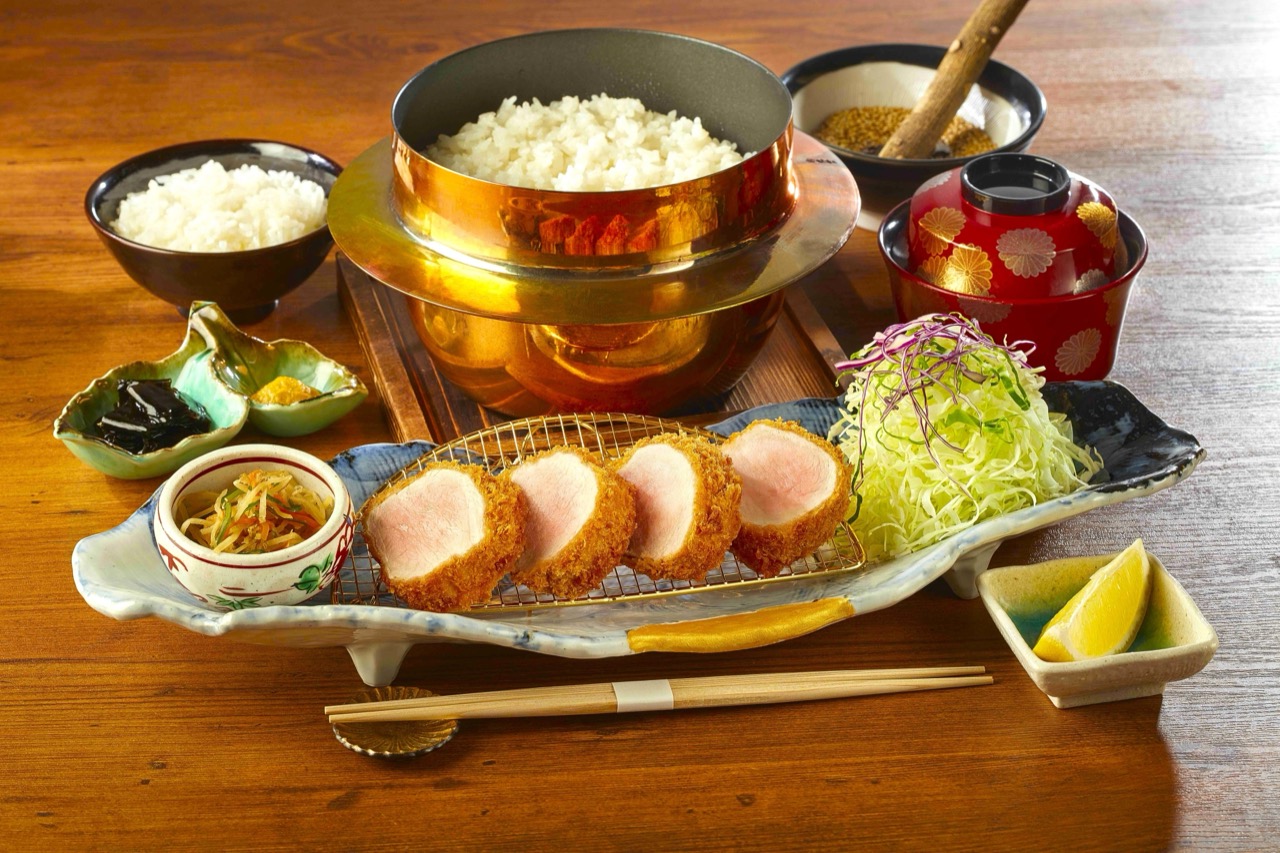 The 4,500 yen tray · Fillet fried in a bar shape. Eight vessels come with one tray. ⓒ株式会社グリーンハウスフーズ