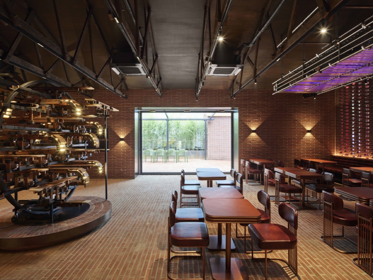 The main hall · Brick runs all the way down to the floor. The installation on the left takes its shape from a broiler rail. ©BKR