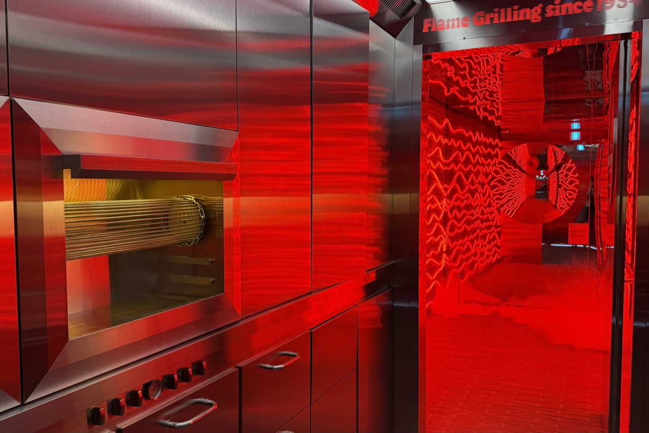 A broiler set into the wall · Guests see the cooking machine before they sit down. That order is the design of this store. ©SocialValue / Han Si-eun