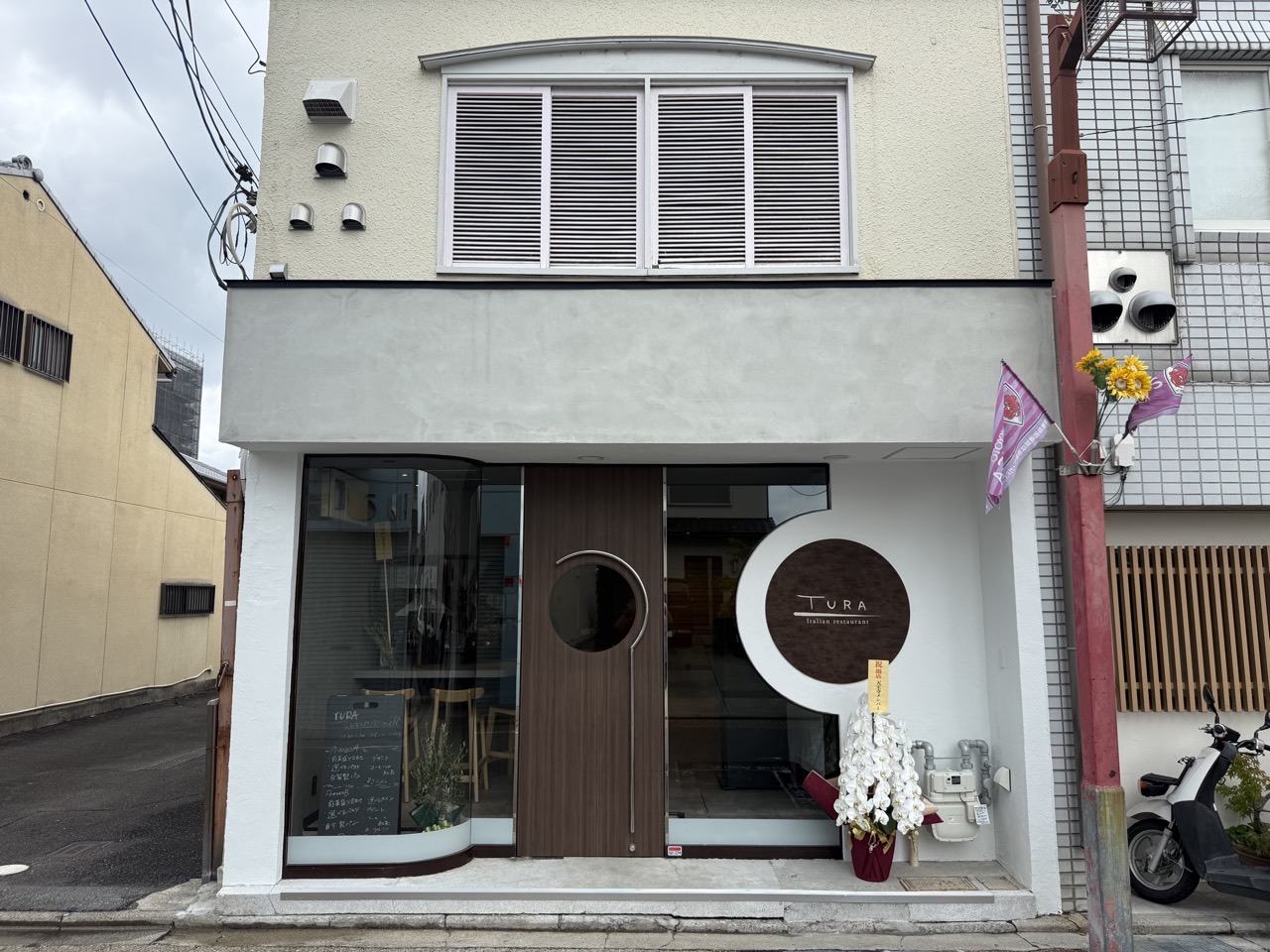 점두 · 아케이드가 없는 거리라 점포가 그대로 노면에 붙는다. ⓒKyotopi