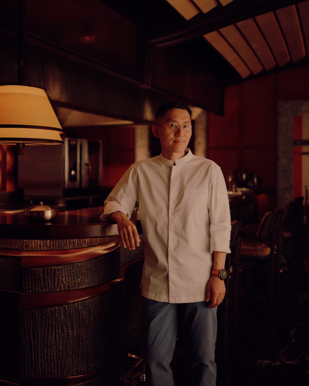 강민구 셰프 · SEOK의 다이닝 바 앞에서. ⓒWilliam Jess Laird · Park Hyatt Paris-Vendôme