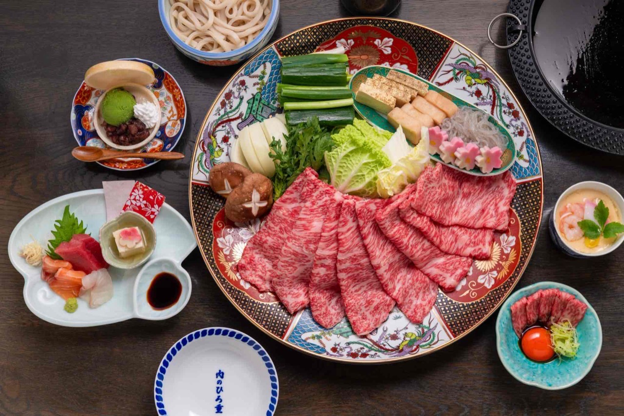 Oikeno course spread · Courses run from 15,000 to 20,000 yen. ⓒ肉のひろ重 · newscast