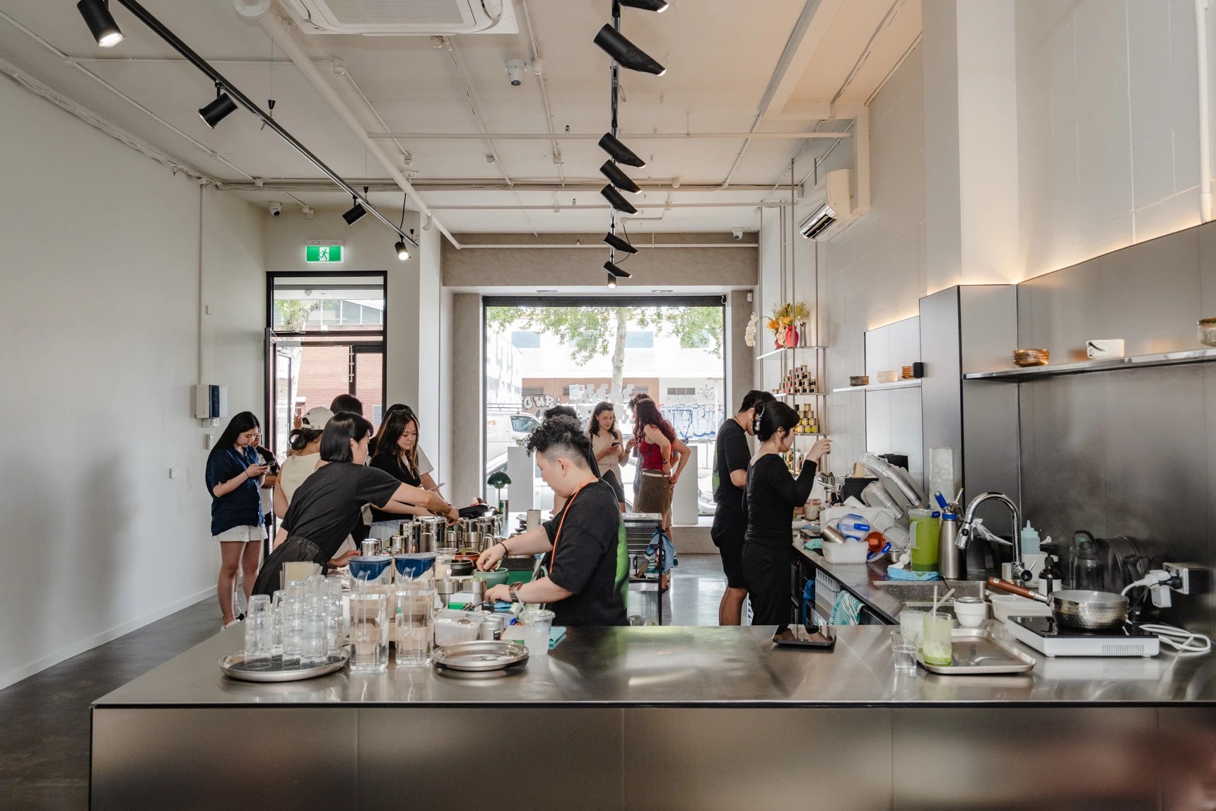 팝업 2년 뒤의 첫 주소 · Matcha Mate 100. 100 Langridge Street, Collingwood. 2025년 말 개점, 영업 월~토 9:30~16:00. ⓒPablo Diaz / Broadsheet