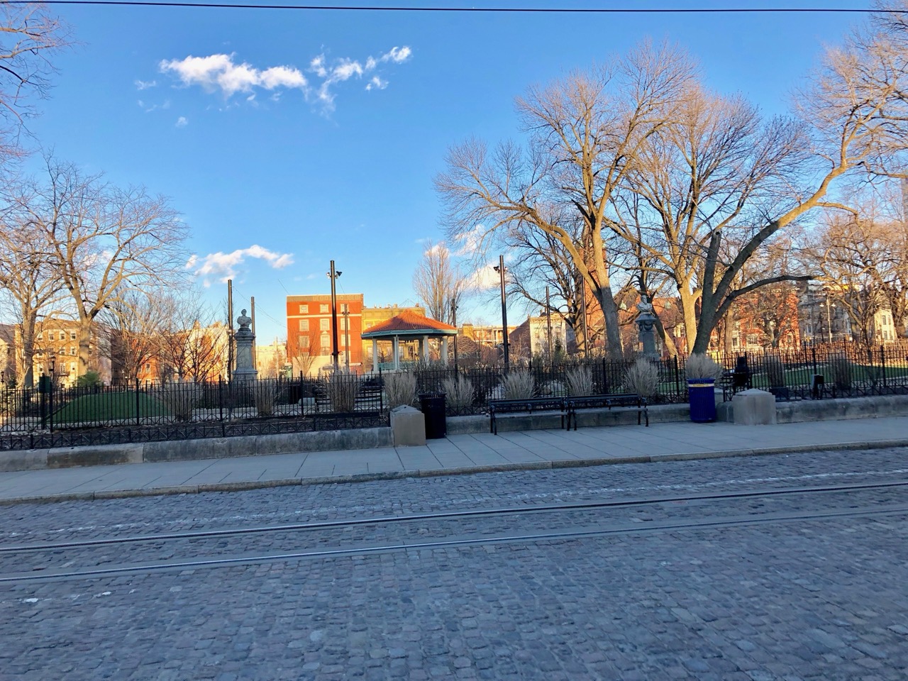 The face of the turnaround · Washington Park, rebuilt by the redevelopment corporation and now the emblem of what changed here. ©Warren LeMay · Wikimedia Commons (CC0)