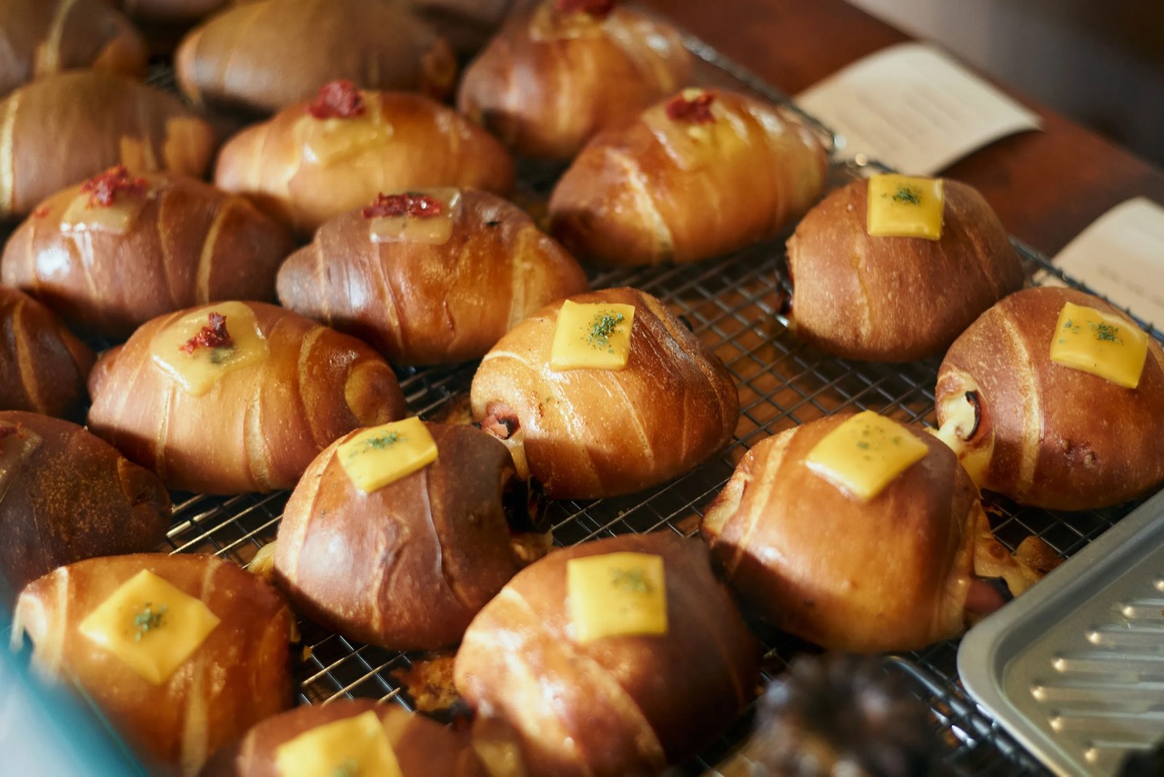 Shio pan on the rack · Toppings change with each flavour. ⓒBroadsheet