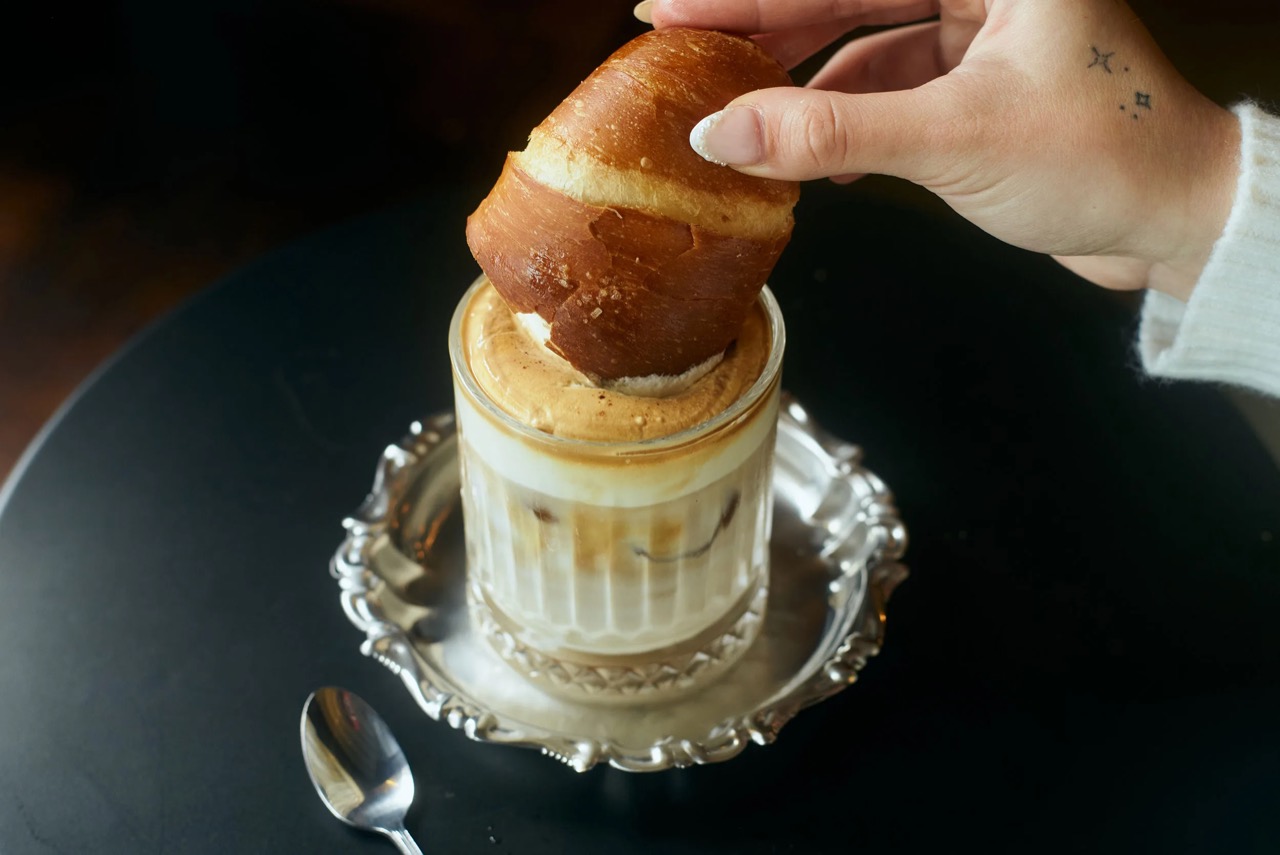 Heebi Deep · Shio pan dipped into cream-topped coffee. ⓒBroadsheet