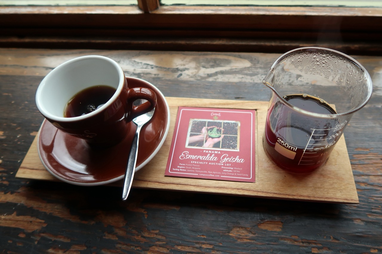 파나마 게이샤 드립 · 시드니 Campos Coffee에서 찍은 사진으로 Kilo 매장 사진은 아니다. ⓒBex Walton, CC BY 2.0 (Wikimedia Commons)