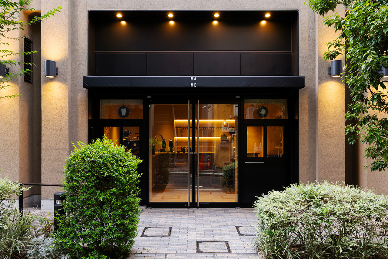 KURO MAME Tokyo 입구 · 2025년 6월 도라노몬에 연 첫 도쿄 매장이다. ⓒHILLS LIFE