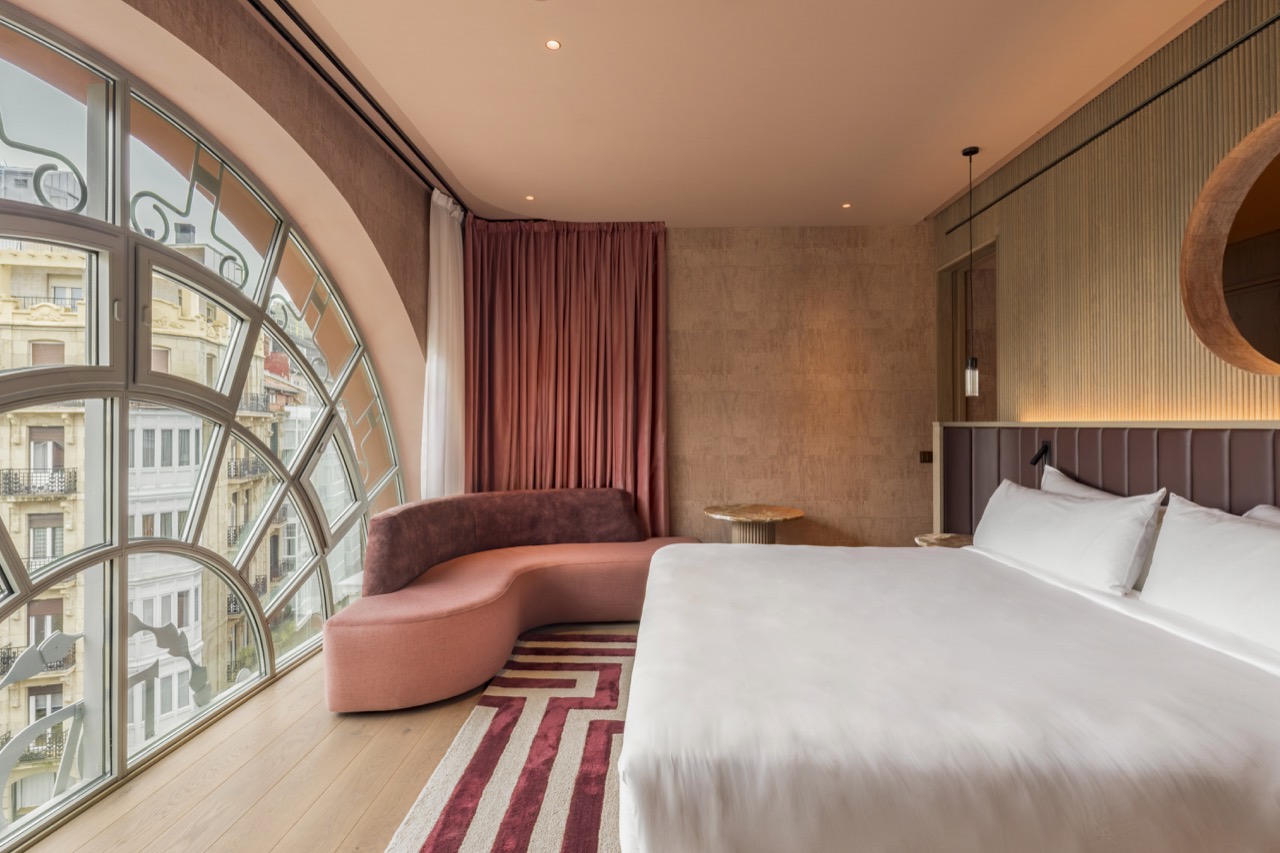 Front Box, 40㎡ · 극장에서 가장 비싼 좌석의 이름을 붙였다. 방마다 창의 위치가 다르다. ⓒ Hotel Palacio Bellas Artes