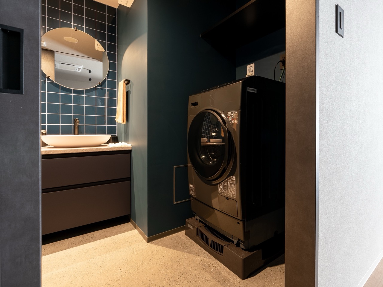 세면대와 세탁건조기 · 모든 방에 세탁건조기를 넣었다. ⓒVADE HOTEL · PR TIMES