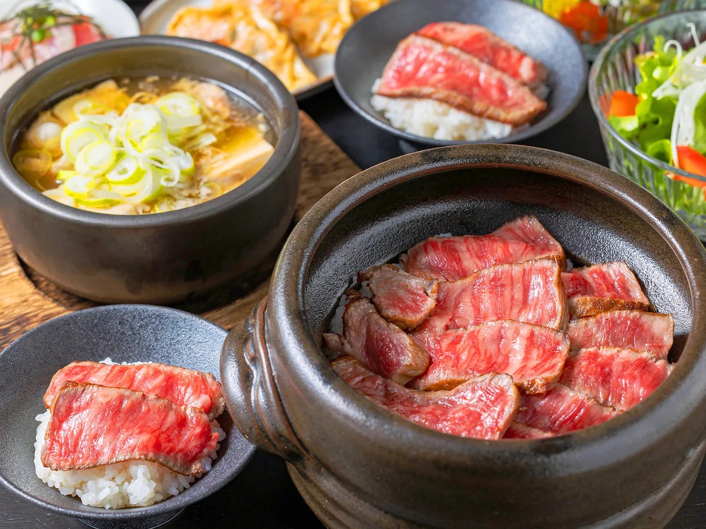 방으로 올리는 룸서비스 · 레스토랑을 따로 두지 않고 객실에서 먹게 한다. ⓒHOTEL MINATO