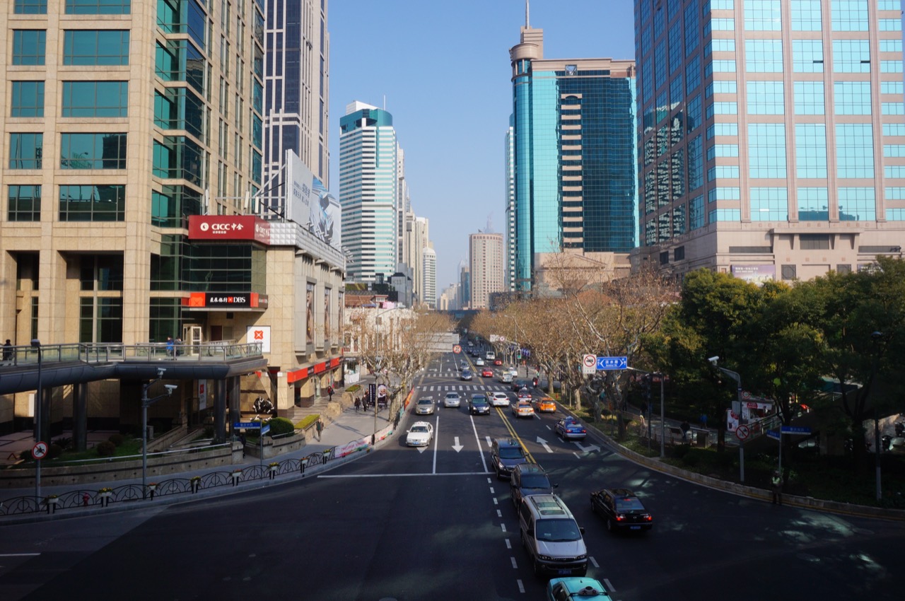 화이하이중루 · 상하이 최상급 상권 가운데 하나. 이 대로 안쪽 골목에 매장이 있다. ⓒWikimedia Commons