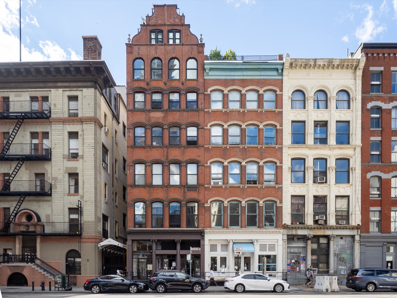 Tribeca · A warehouse district that turned residential and commercial. ⓒWikimedia Commons