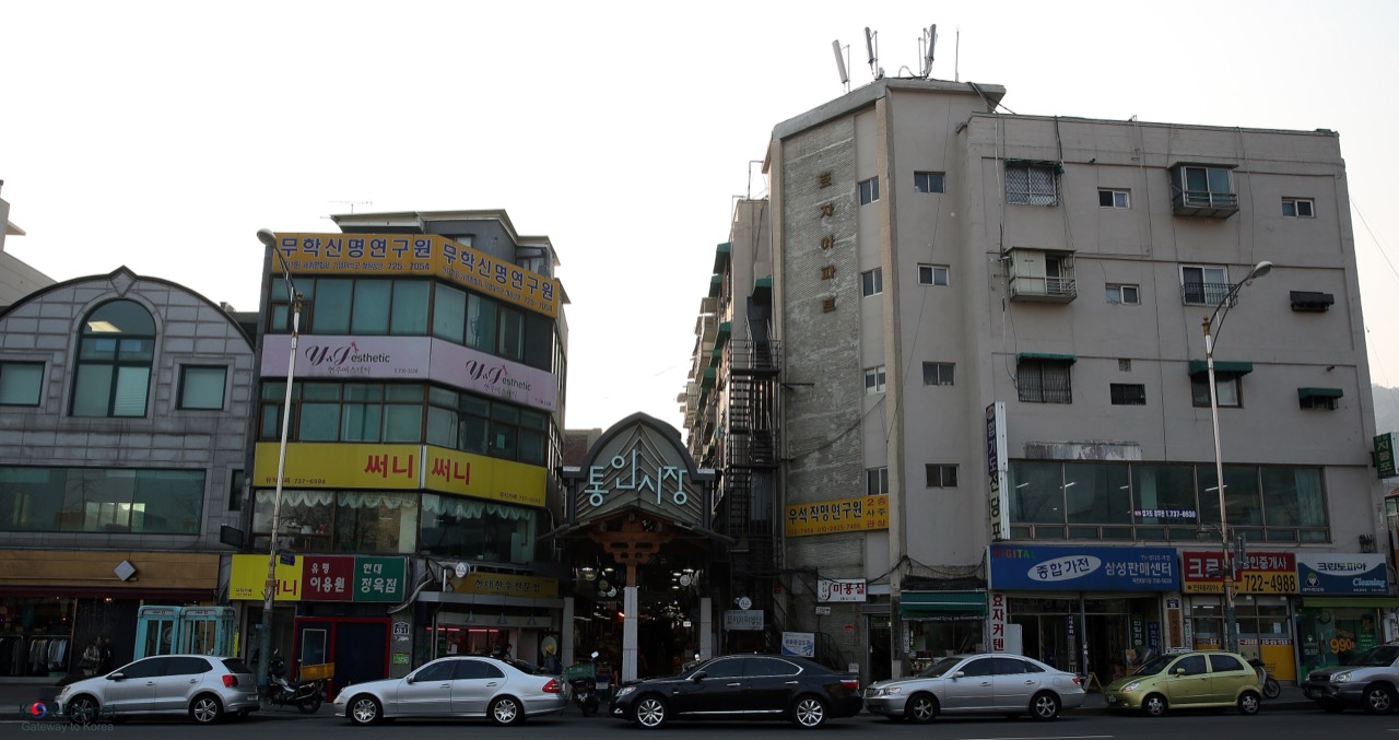 동네의 오래된 축 · 서촌 통인시장 내부. ⓒRepublic of Korea · CC BY-SA 2.0