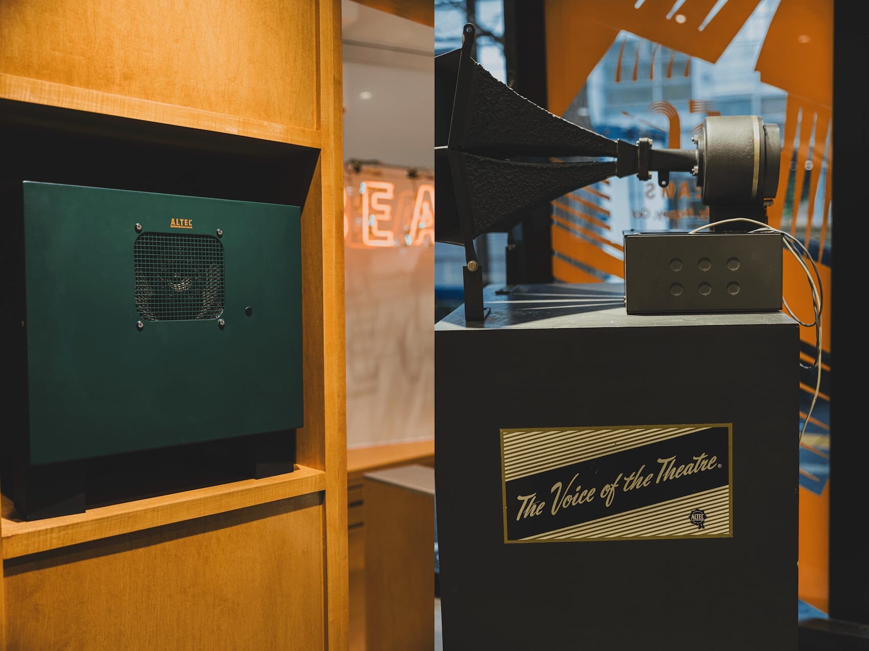 1976년 무렵의 스피커 · Altec Lansing의 극장용 스피커 계열 「The Voice of the Theatre」. ⓒEYESCREAM