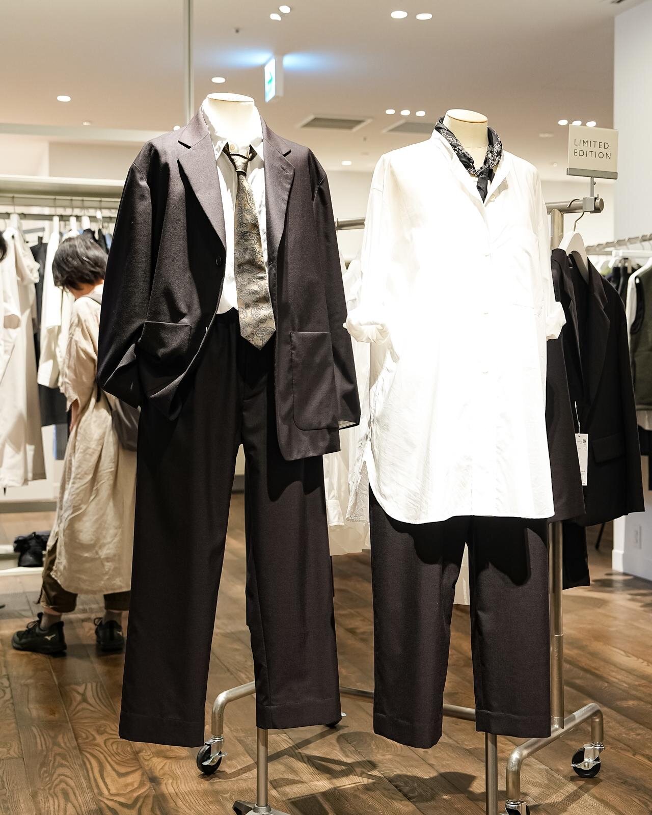 Takanawa limited edition · Mannequins dressed in the pieces released for the opening. ⓒFASHION PRESS