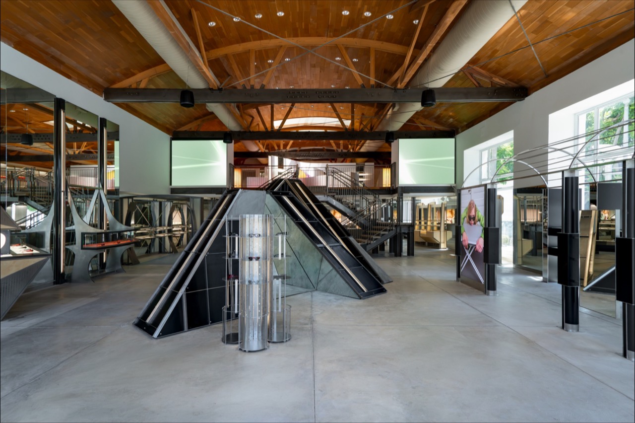 The ground floor under the truss roof · The old building's timber truss is left exposed. ⓒBlue Elephant·retaildesignblog