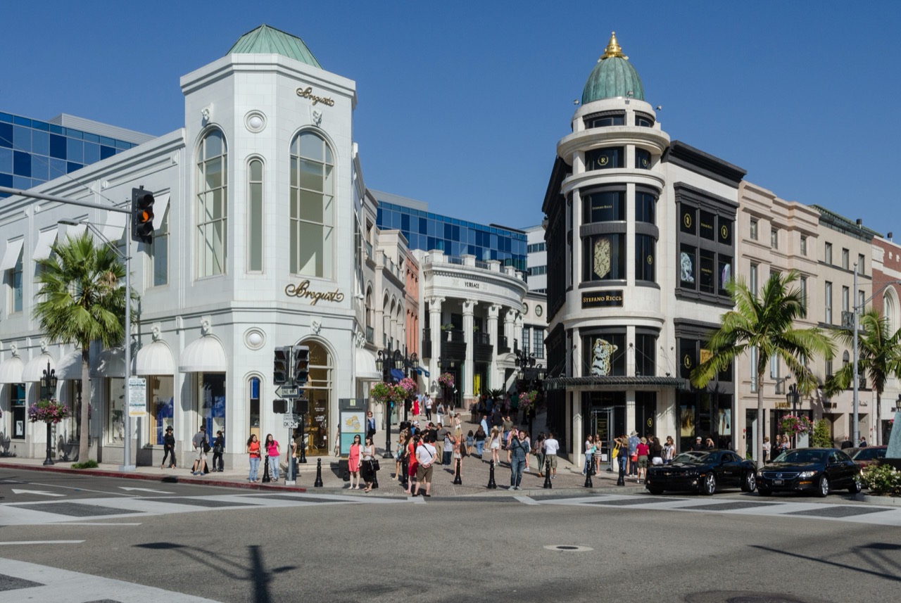 Rodeo Drive, two blocks over · The most expensive street in the same district. ⓒDXR·Wikimedia Commons (CC BY-SA 4.0)