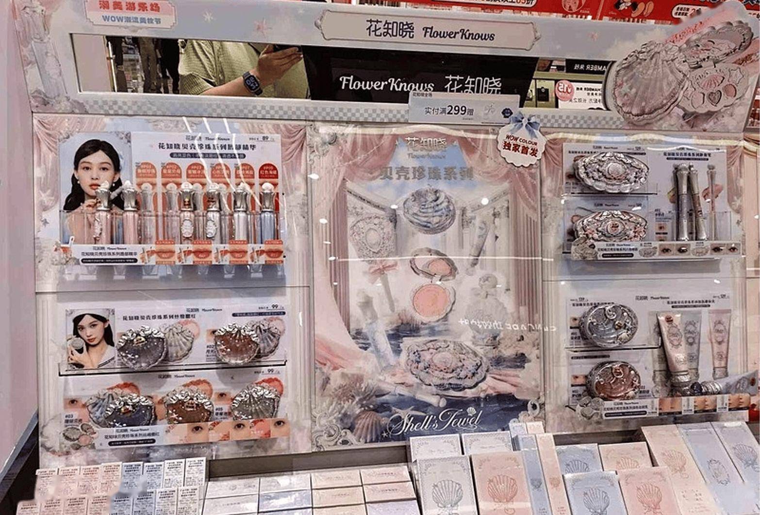 セレクトショップの棚 · これまでオフラインでこのブランドに出会う場所は、こうした棚だった。©搜狐