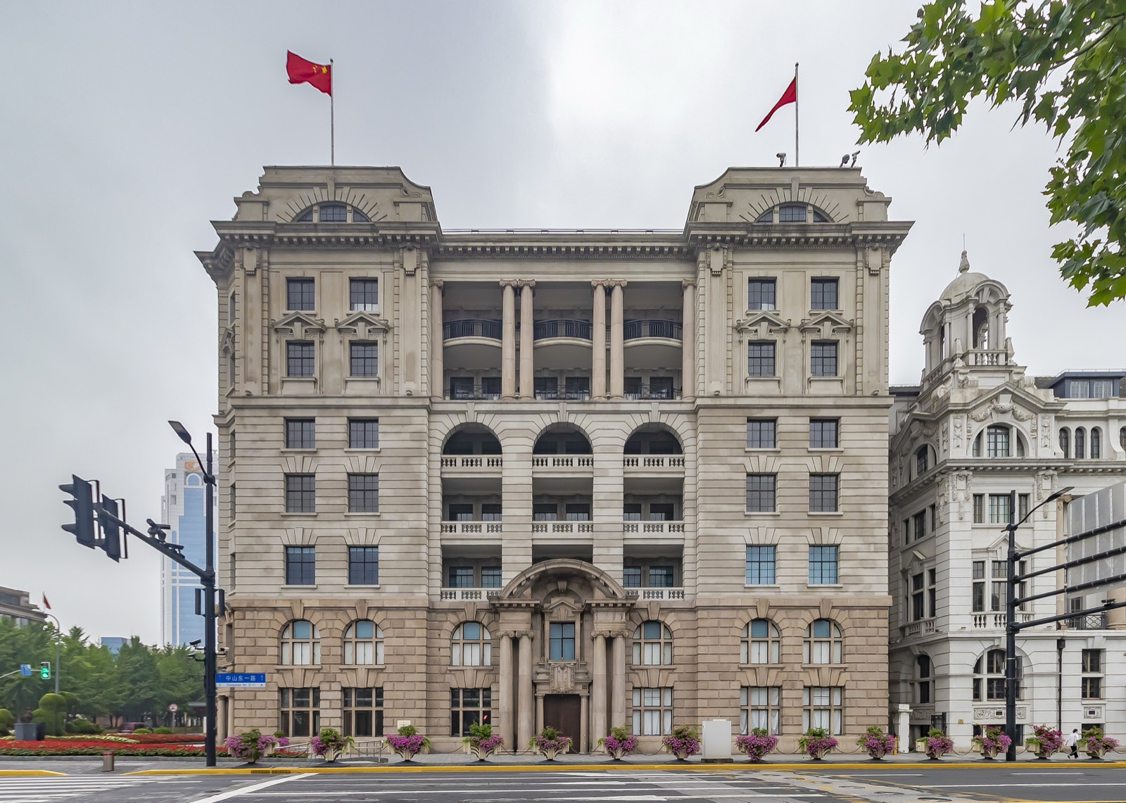 Asia Building · Completed 1916. Number one in the Bund ensemble. ⓒWikimedia Commons
