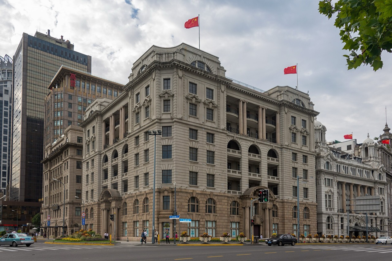 Eight floors · Built as seven in 1916, with one more added in 1939. ⓒWikimedia Commons