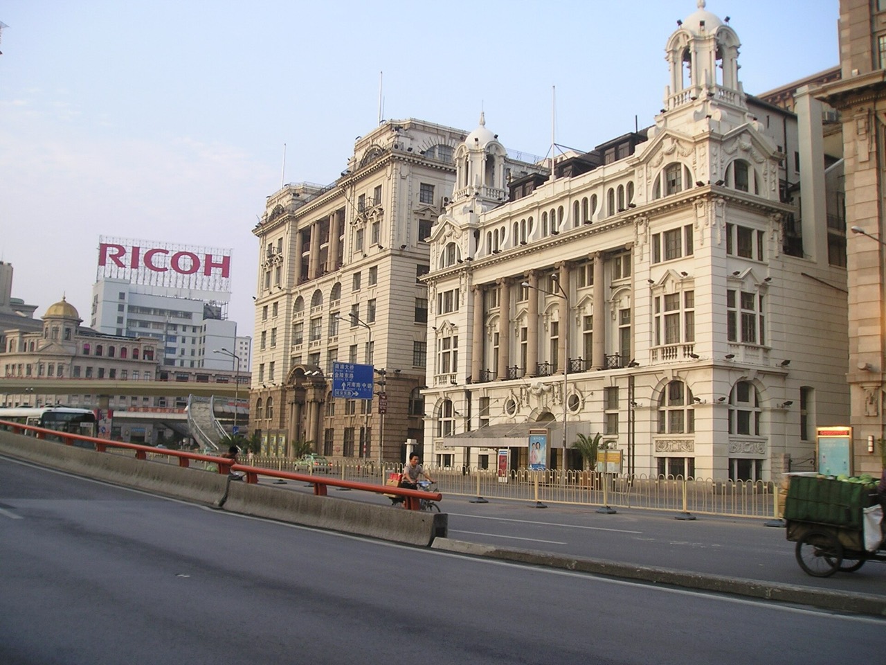 Numbers one and two · The riverside facades were restored during the 1990s. ⓒWikimedia Commons