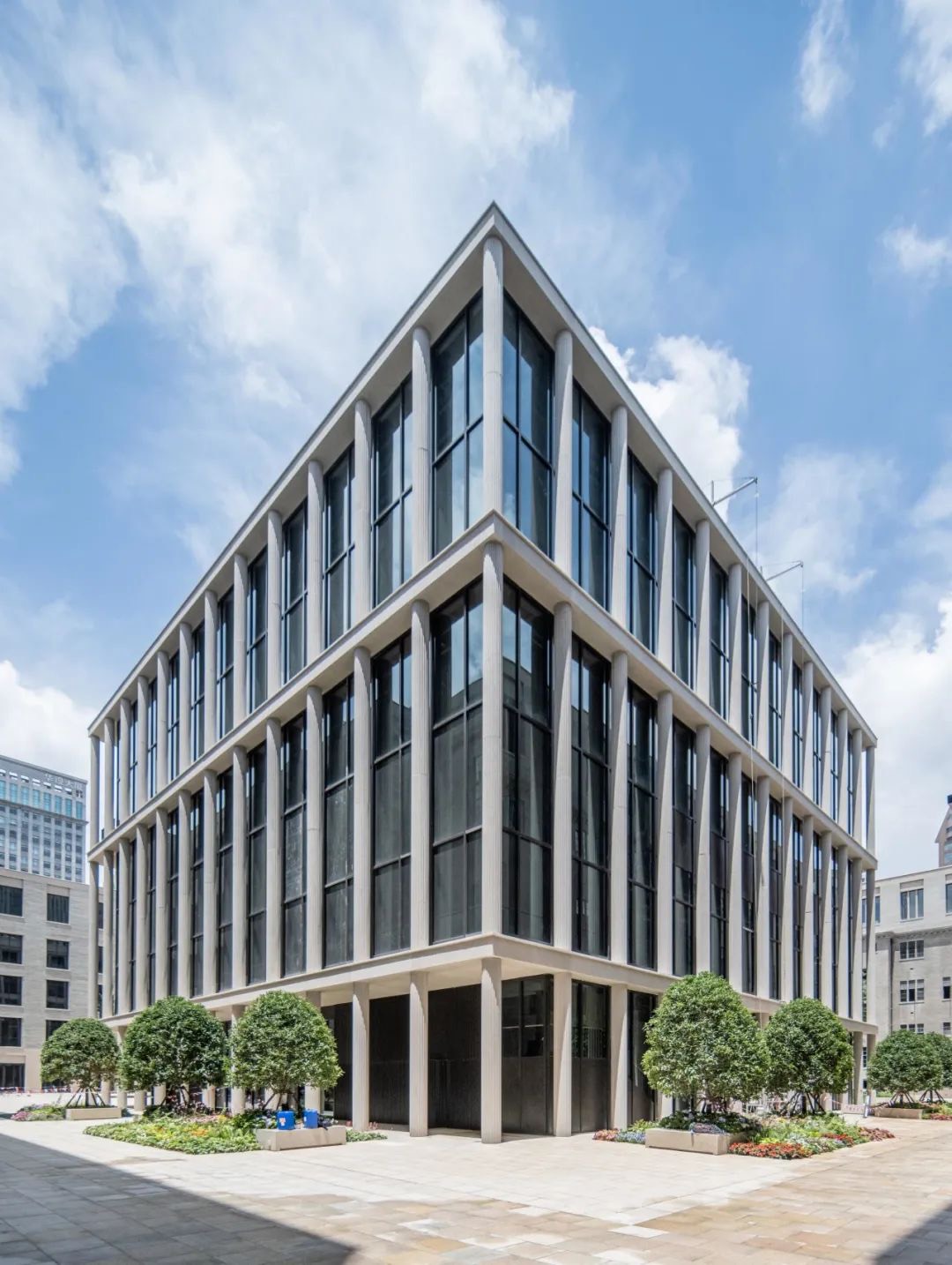 Former city hall · Block 160 in Huangpu District. Floodlit since late 2023 and looking for tenants. ⓒECADI