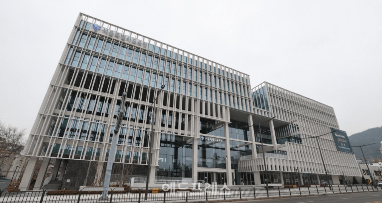 여섯 층 · 낮고 옆으로 퍼지는 형태로 남산과 용산공원 쪽 조망을 비켜 갔다. ⓒ에듀프레스