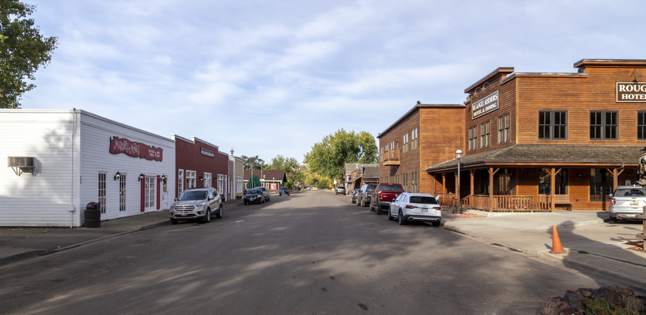 Medora · 121 residents, and thousands passing through on a summer day. ⓒWikimedia Commons